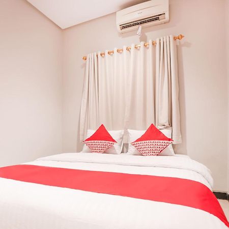 Oyo 148 Cempaka Place Homestay Yakarta Exterior foto